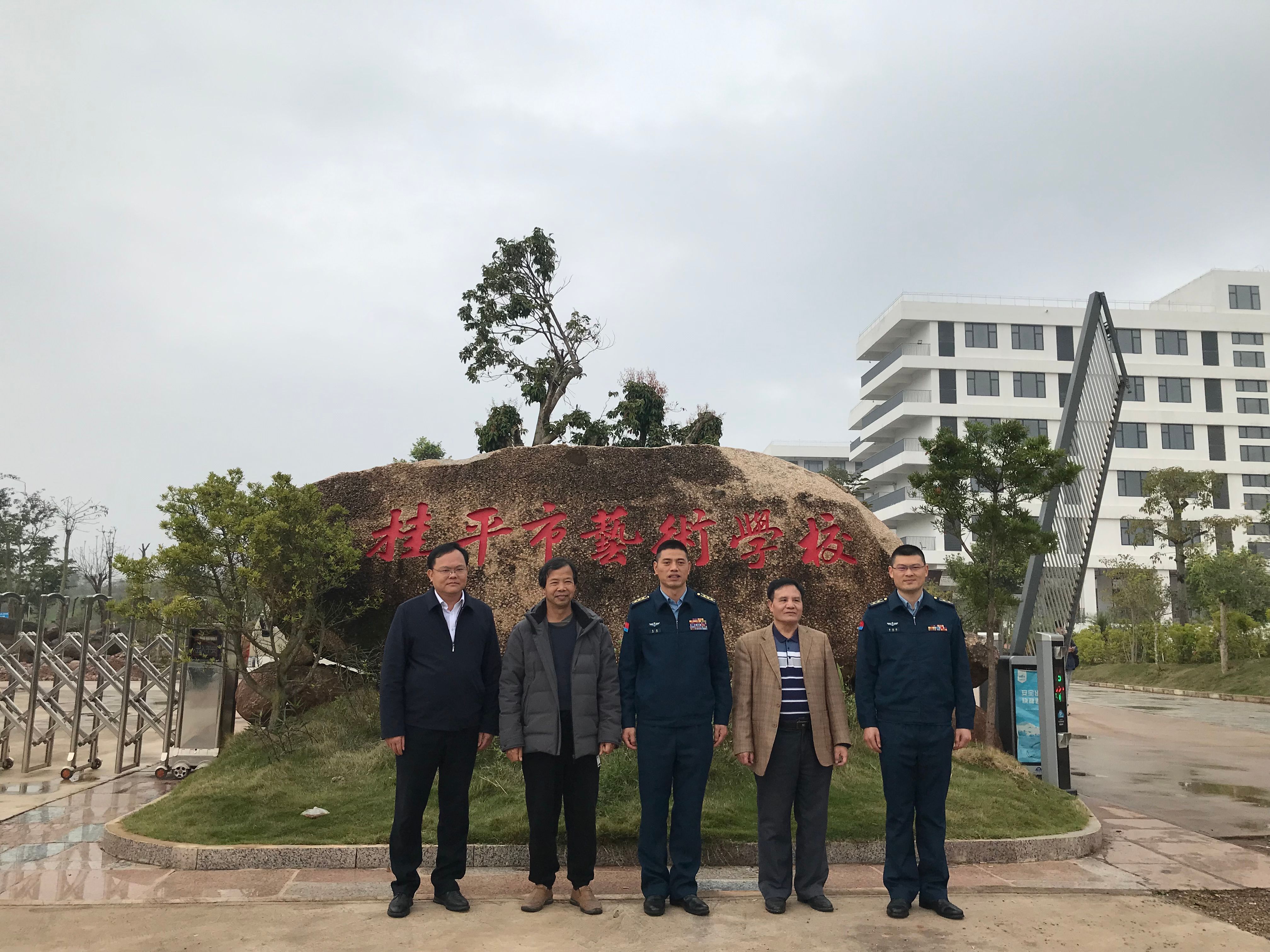 部队首长到我校指导工作丨 赢博体育,赢博(中国)  丨一方水土养育一代人。军民鱼水情，让我们的家园充满阳光、充满生机、充满希望！